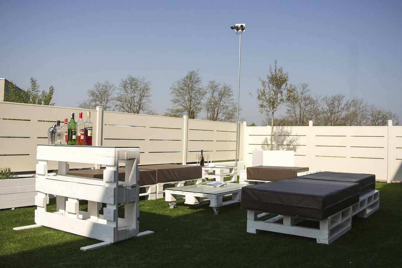 Home Suites Home Salionze Ngoại thất bức ảnh
